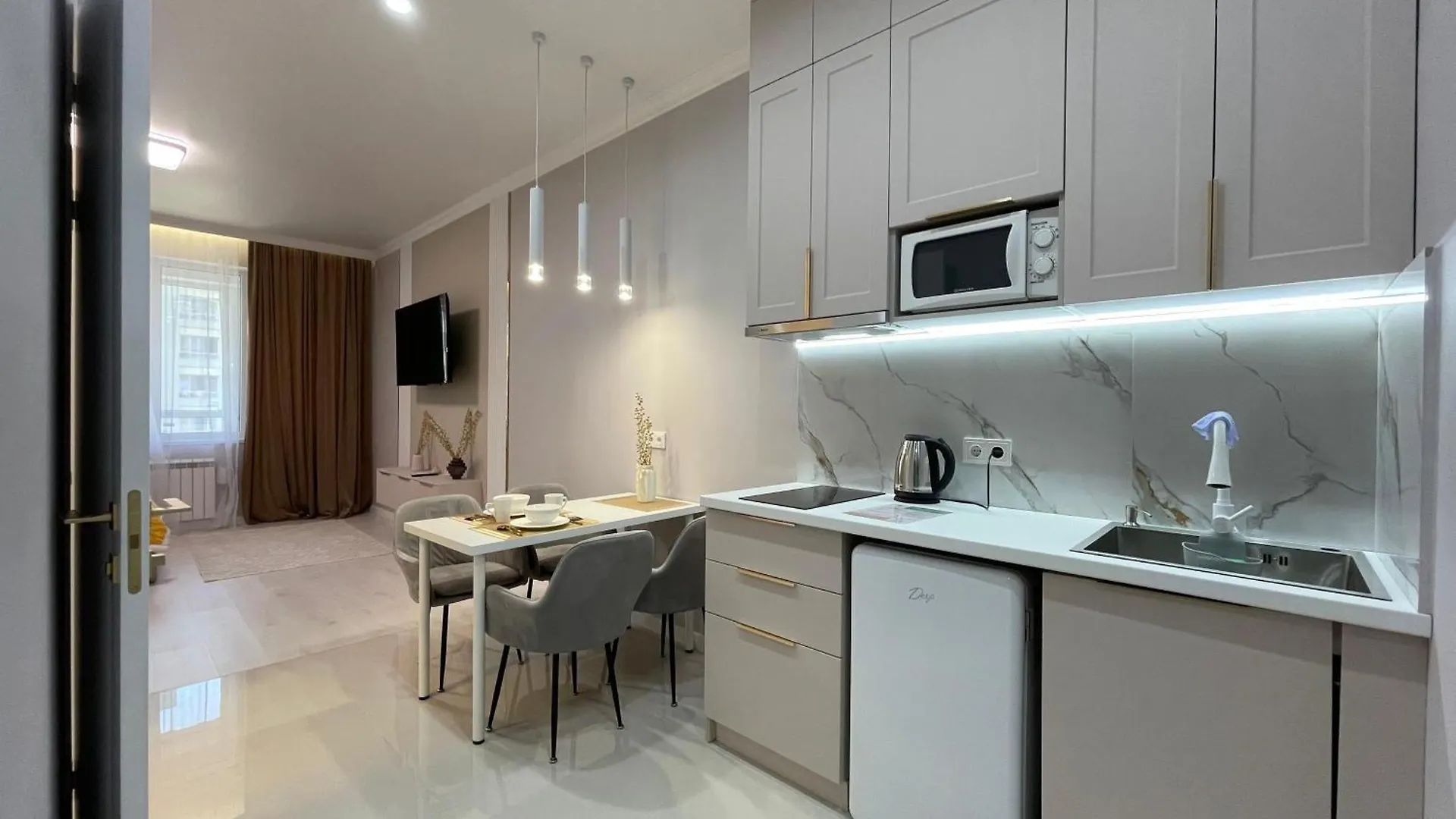 Элегантная Студия Возле Мега Парк Almaty Apartment